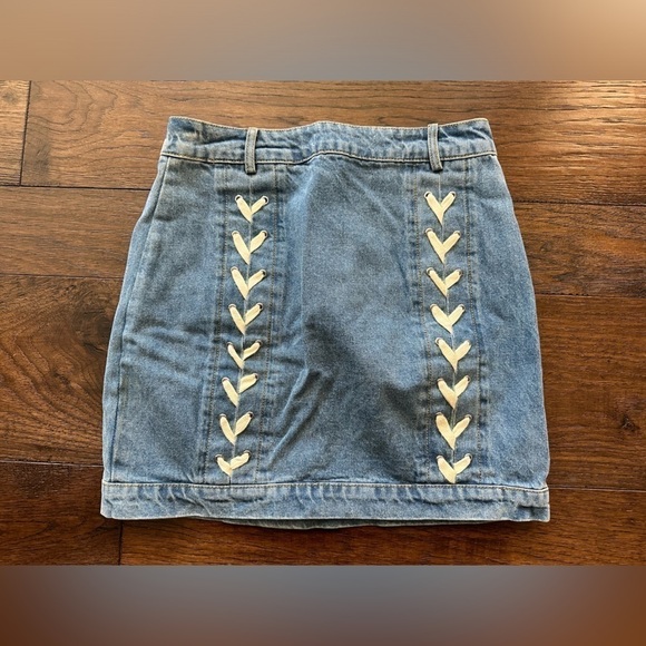 Endless Rose Tie Accent Skirt- small - Picture 4 of 5